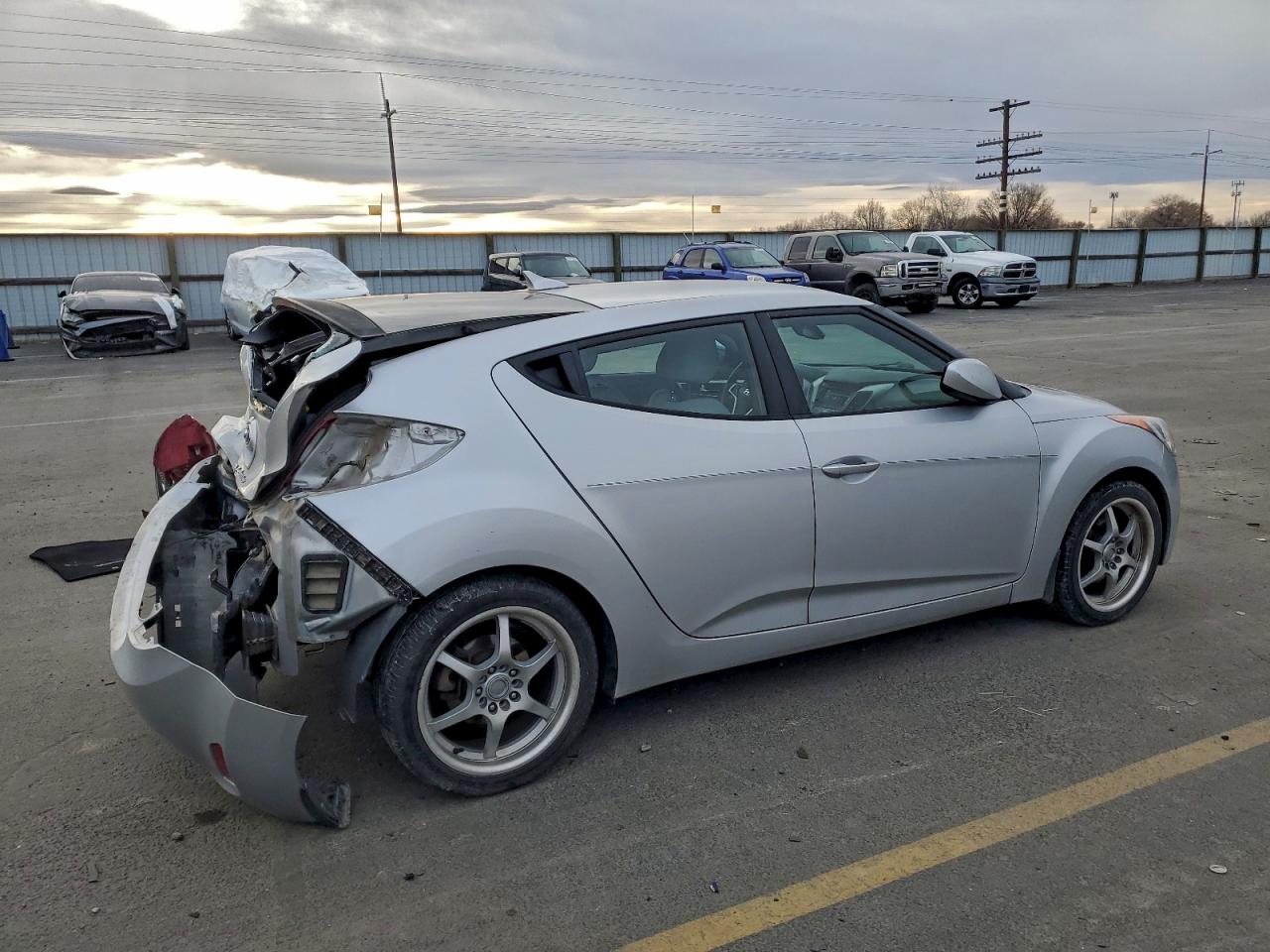 2012 HYUNDAI VELOSTER photo 3