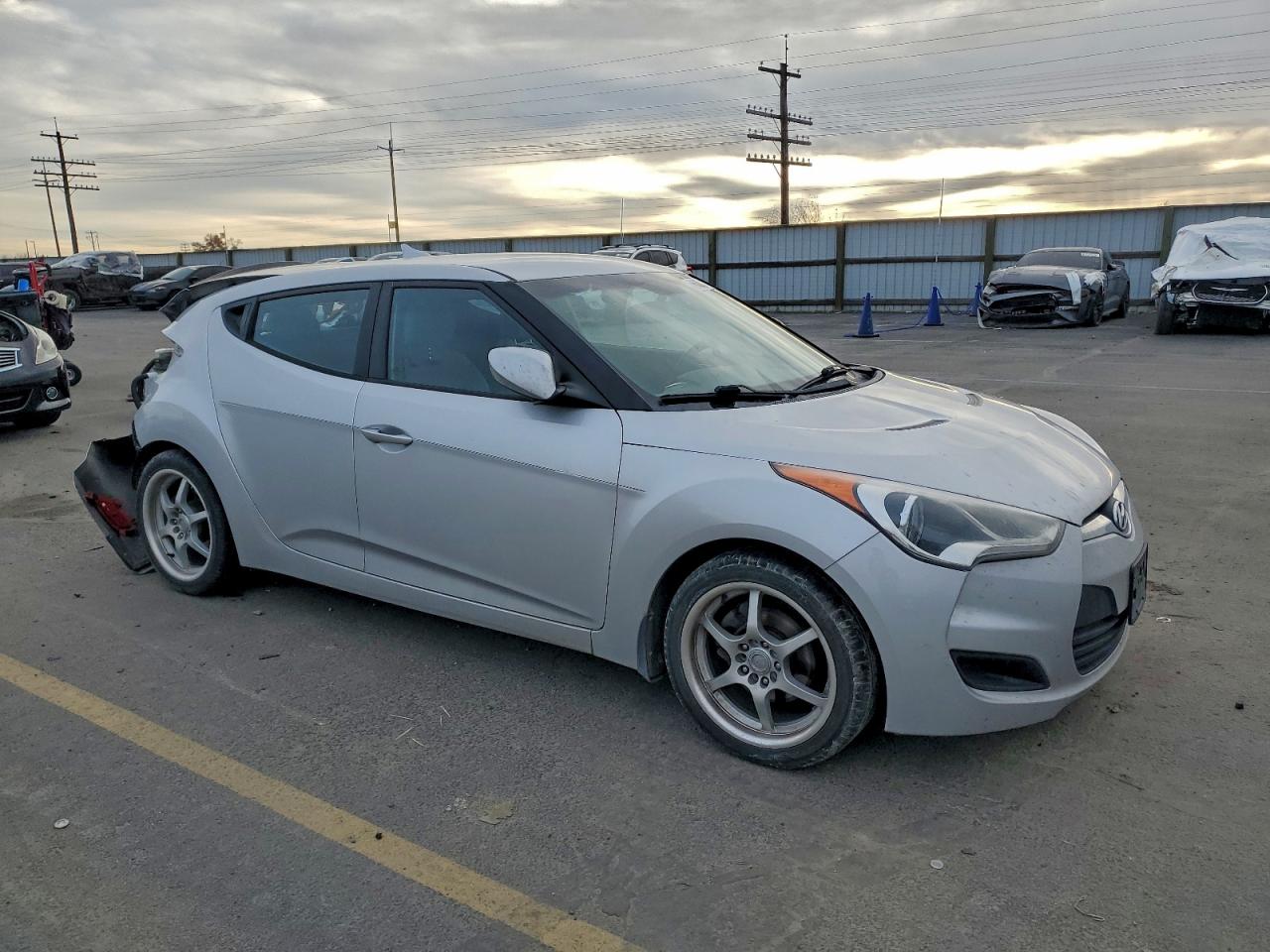 2012 HYUNDAI VELOSTER photo 4