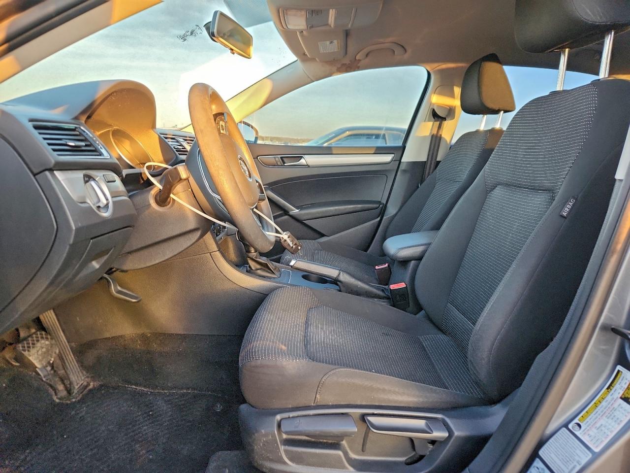 2017 VOLKSWAGEN PASSAT S photo 7