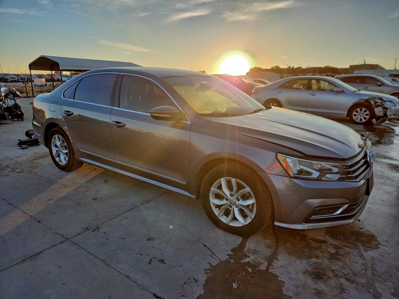 2017 VOLKSWAGEN PASSAT S photo 4