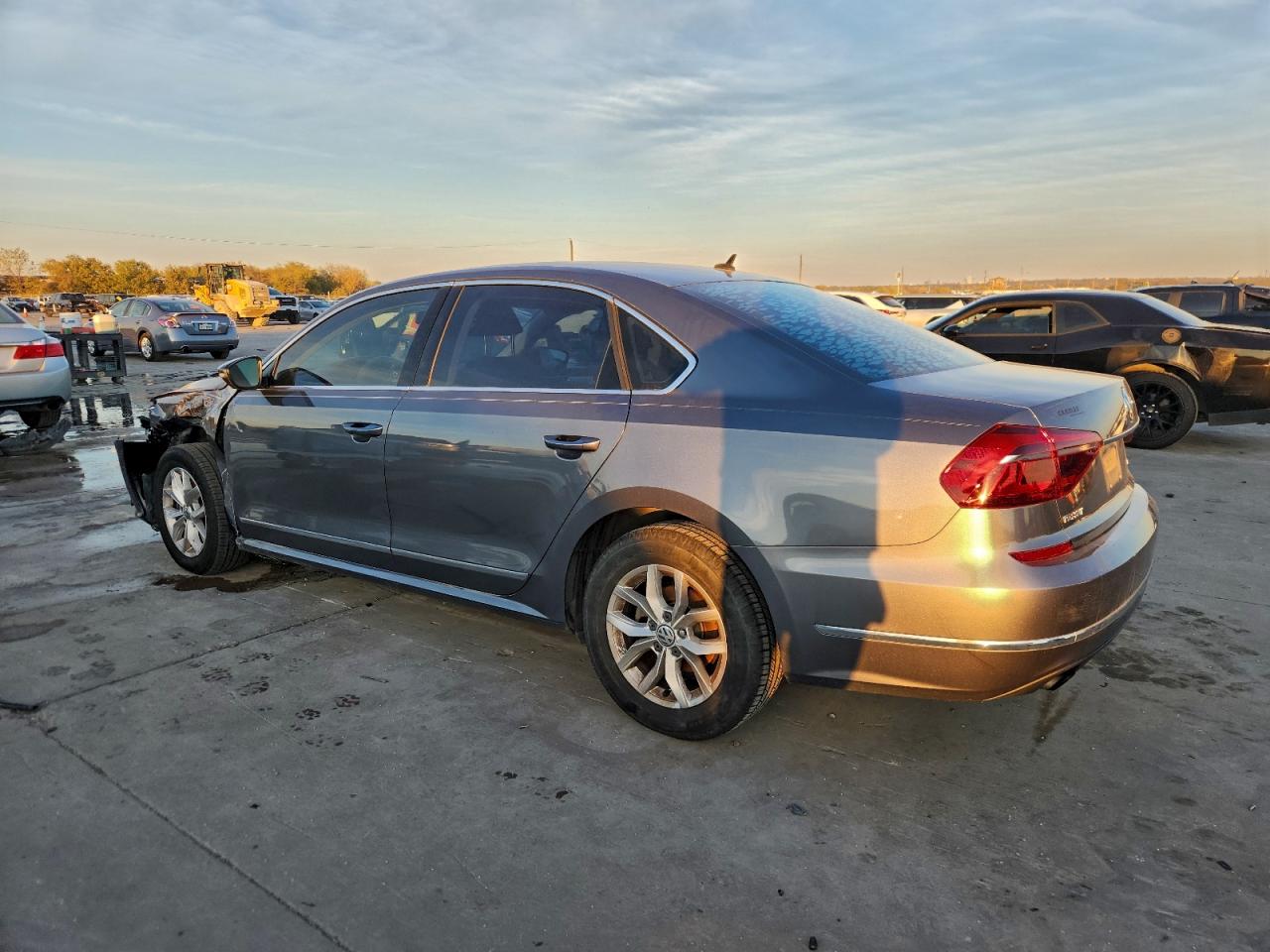 2017 VOLKSWAGEN PASSAT S photo 2