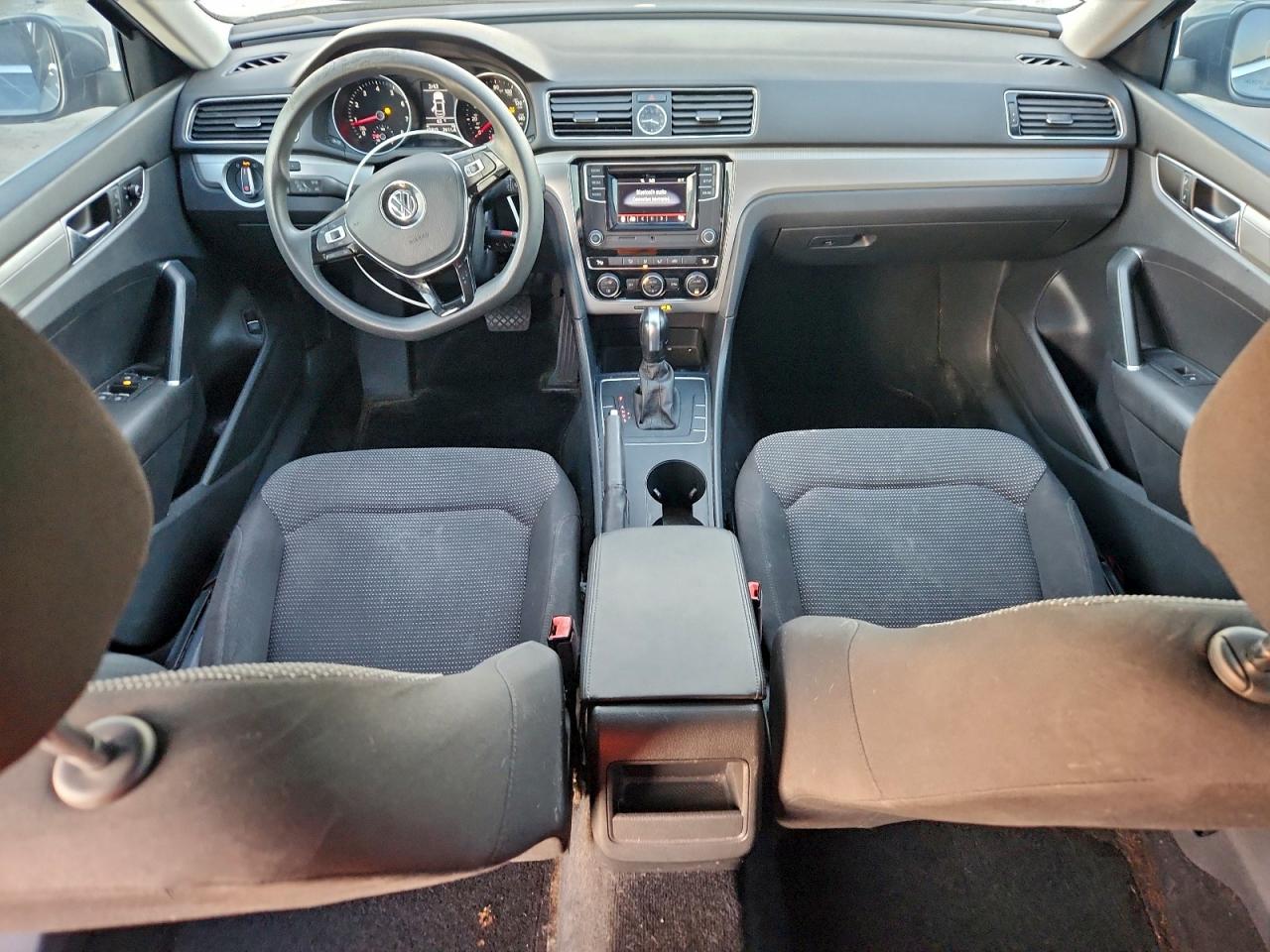 2017 VOLKSWAGEN PASSAT S photo 8