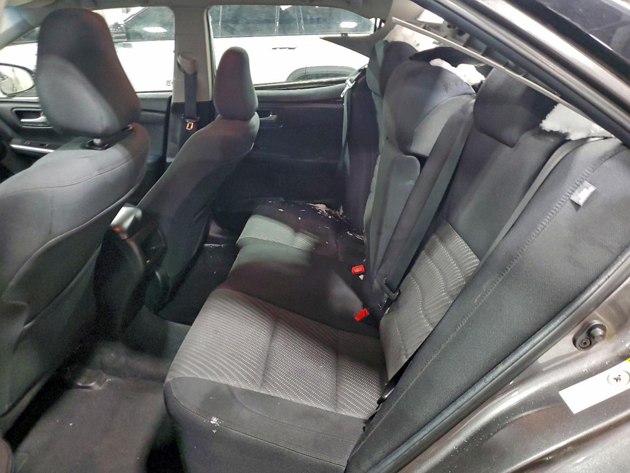 2015 TOYOTA CAMRY LE photo 10