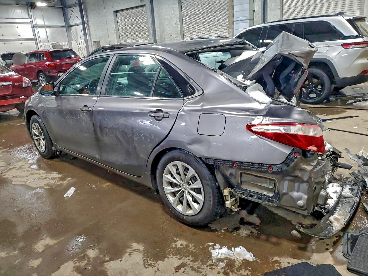 2015 TOYOTA CAMRY LE photo 2