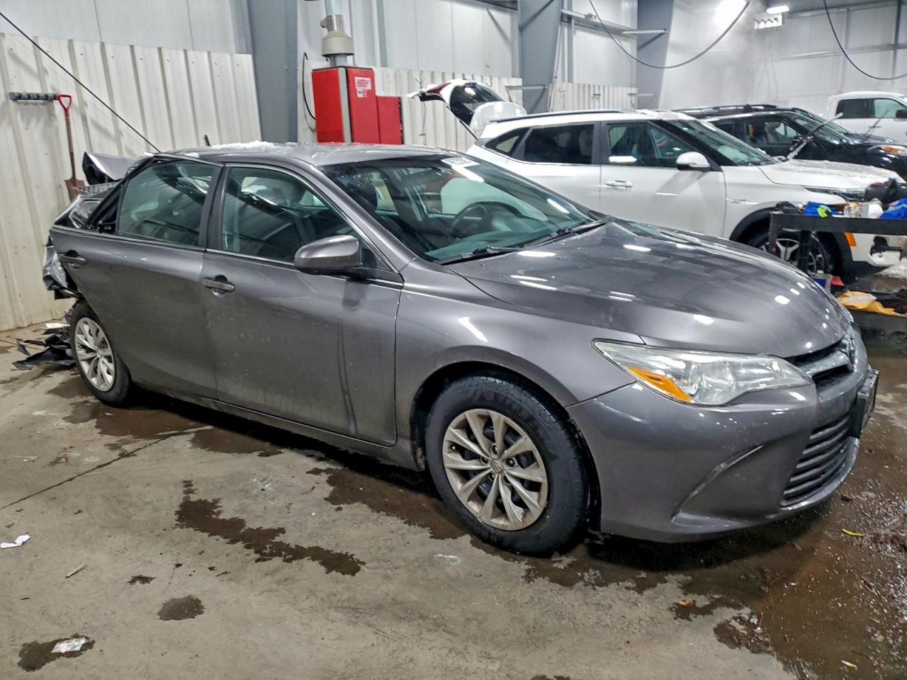 2015 TOYOTA CAMRY LE photo 4