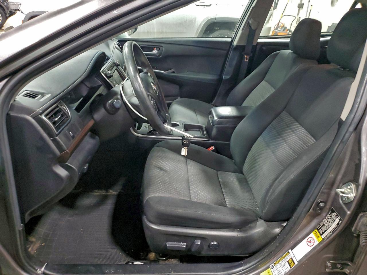2015 TOYOTA CAMRY LE photo 7