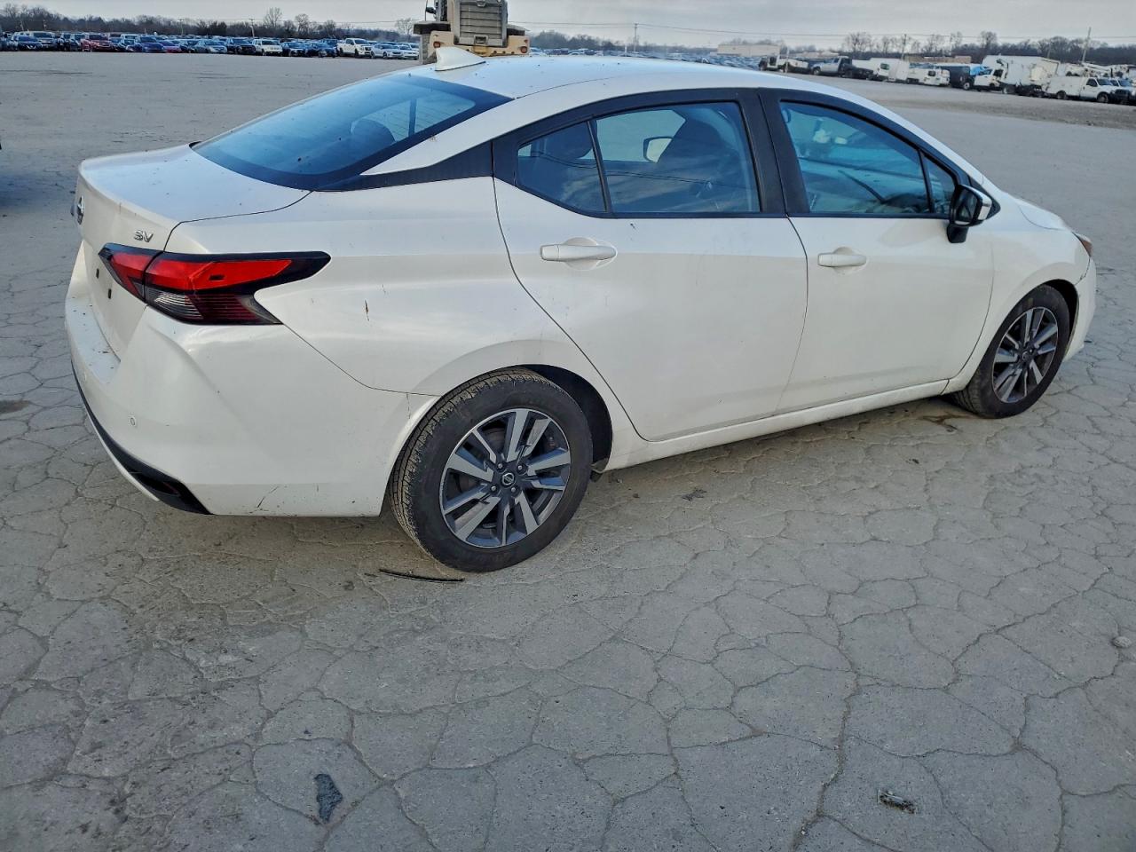 2020 NISSAN VERSA SV photo 3