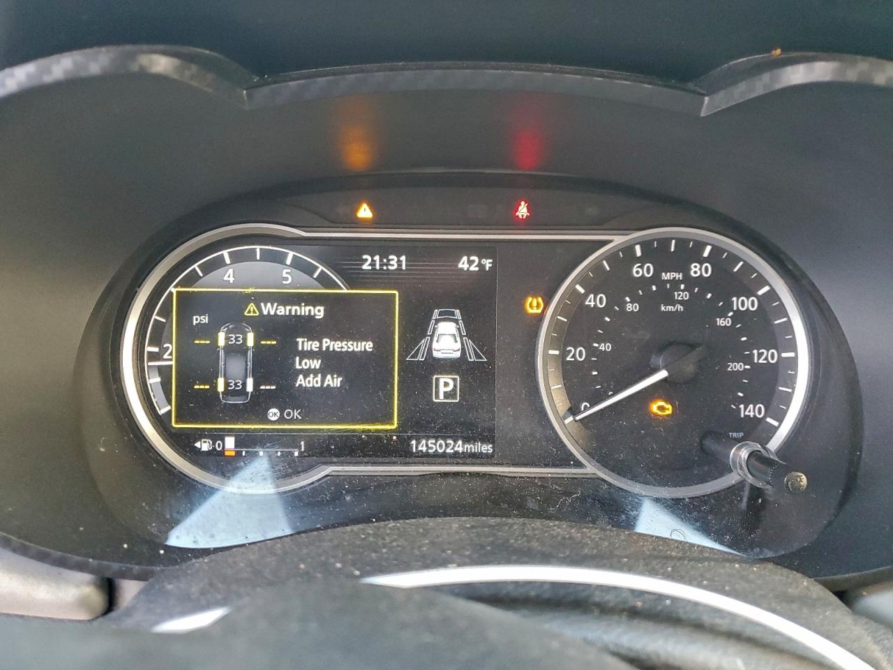 2020 NISSAN VERSA SV photo 9