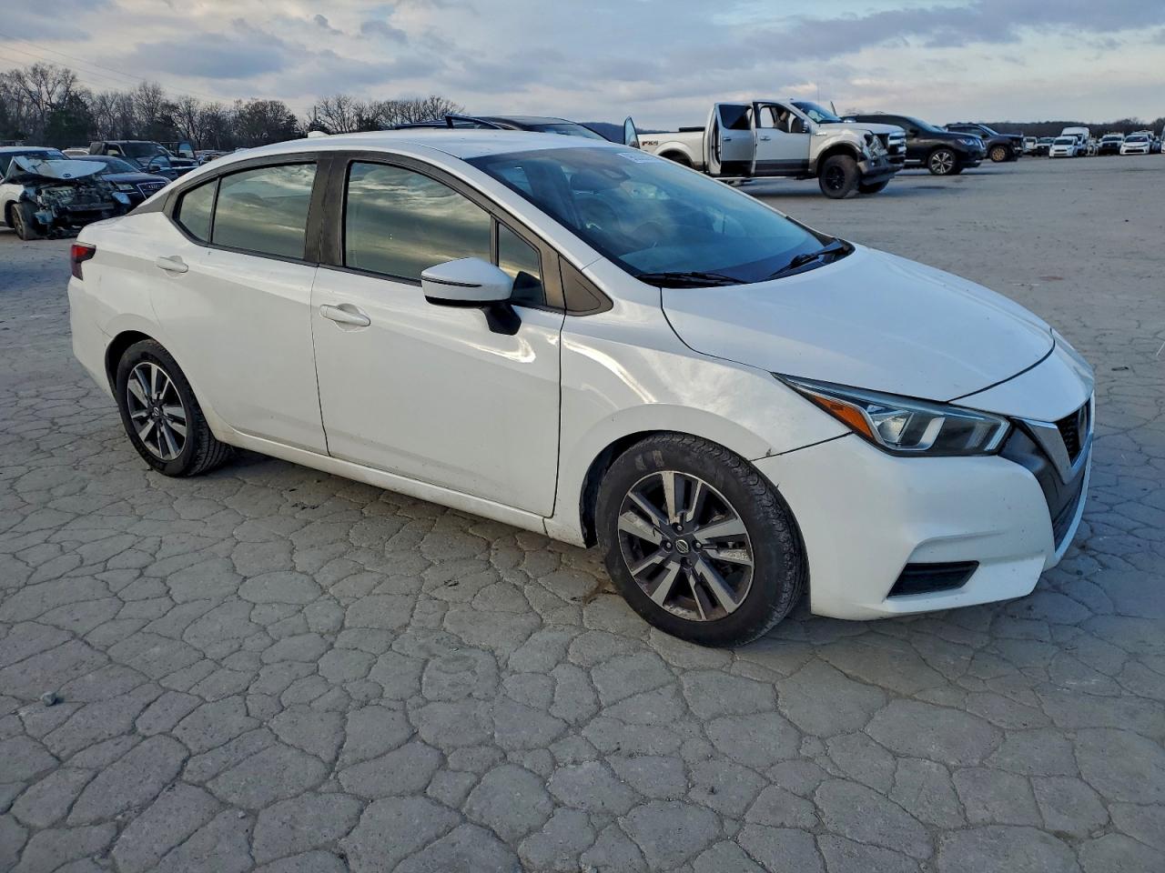 2020 NISSAN VERSA SV photo 4
