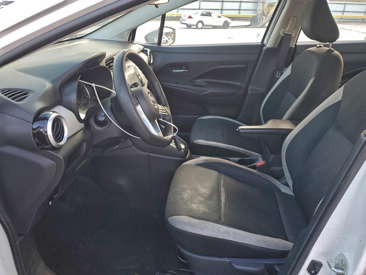 2020 NISSAN VERSA SV photo 7