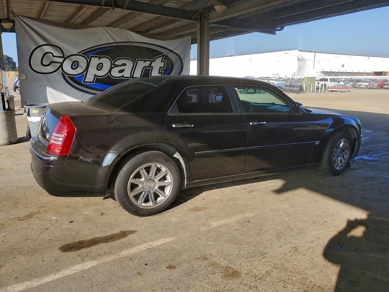 2005 CHRYSLER 300C photo 3