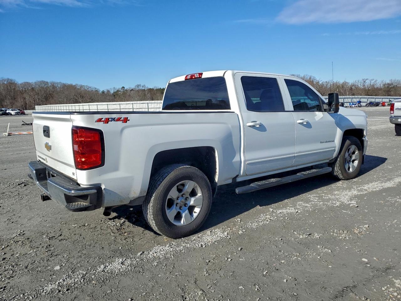 2018 CHEVROLET SILVERADO K1500 LT photo 3