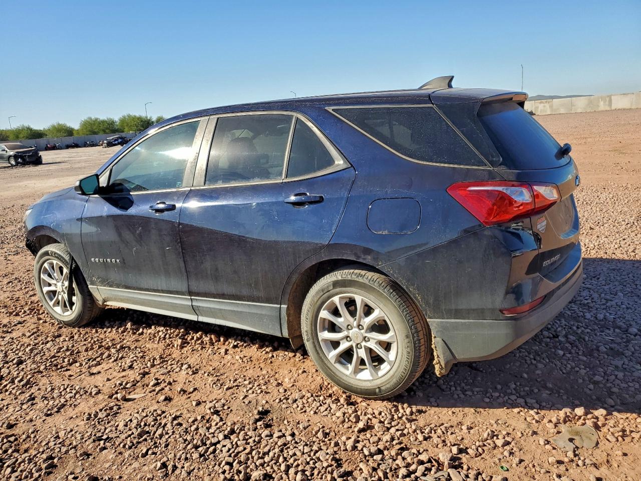 2020 CHEVROLET EQUINOX LS photo 2