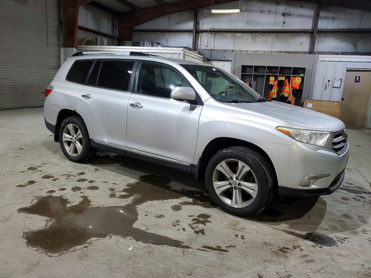 2013 TOYOTA HIGHLANDER LIMITED photo 4