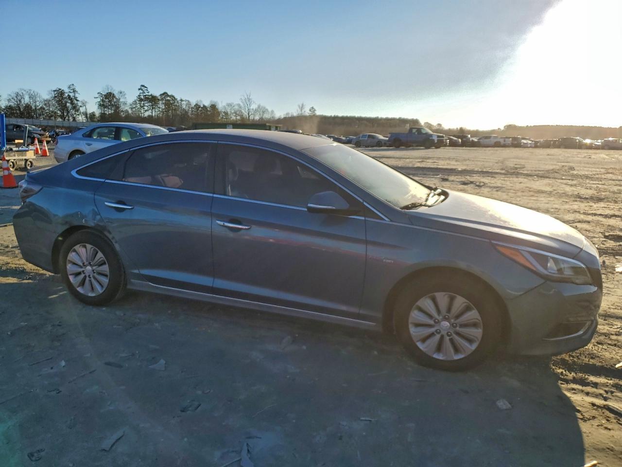 2016 HYUNDAI SONATA HYBRID photo 4