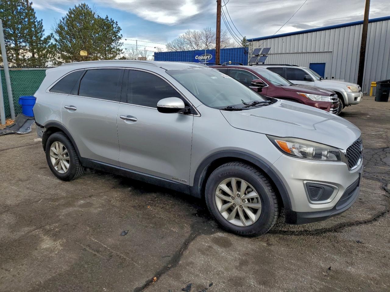2017 KIA SORENTO LX photo 4