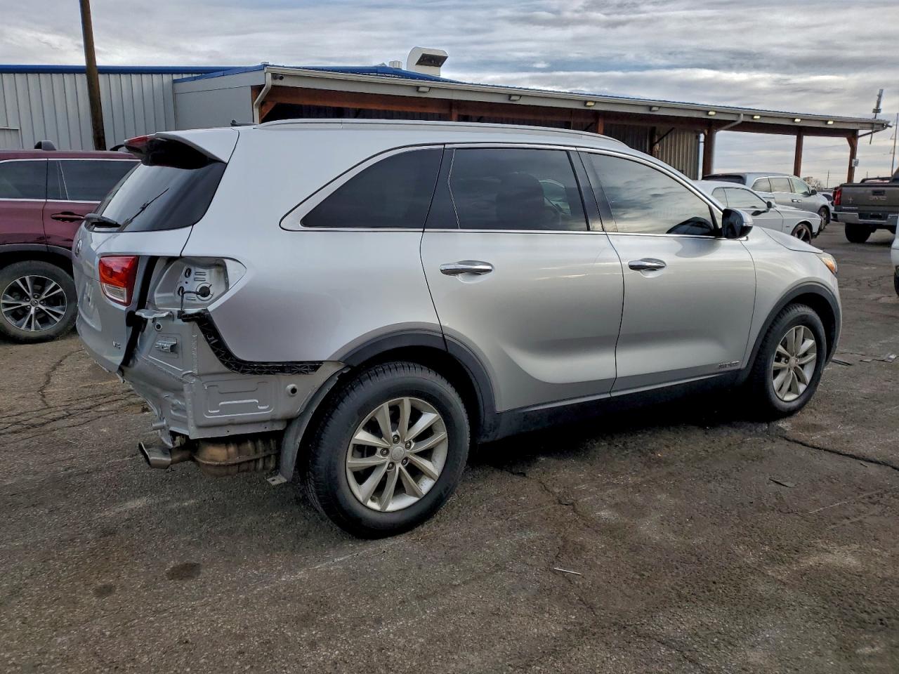 2017 KIA SORENTO LX photo 3