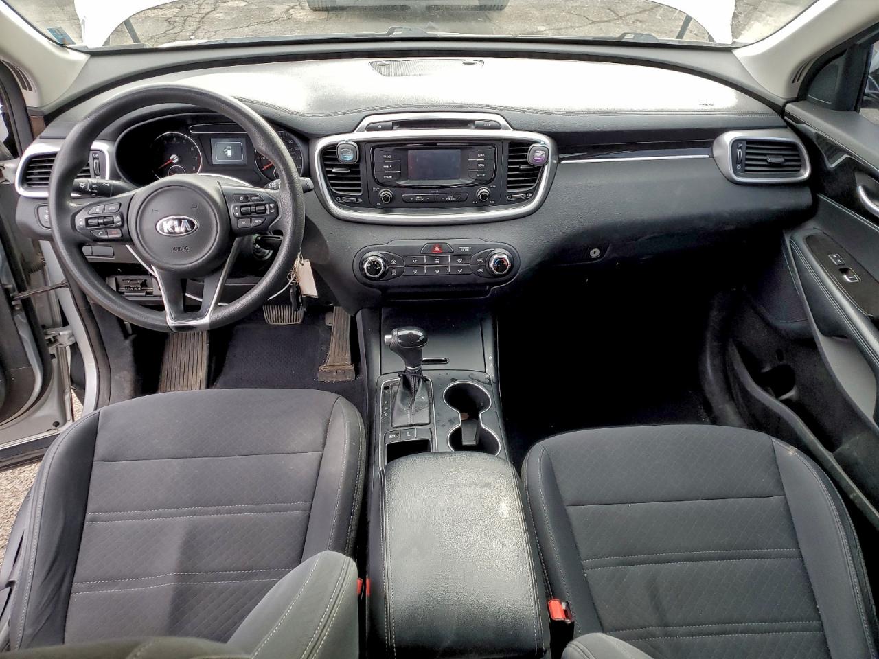 2017 KIA SORENTO LX photo 8