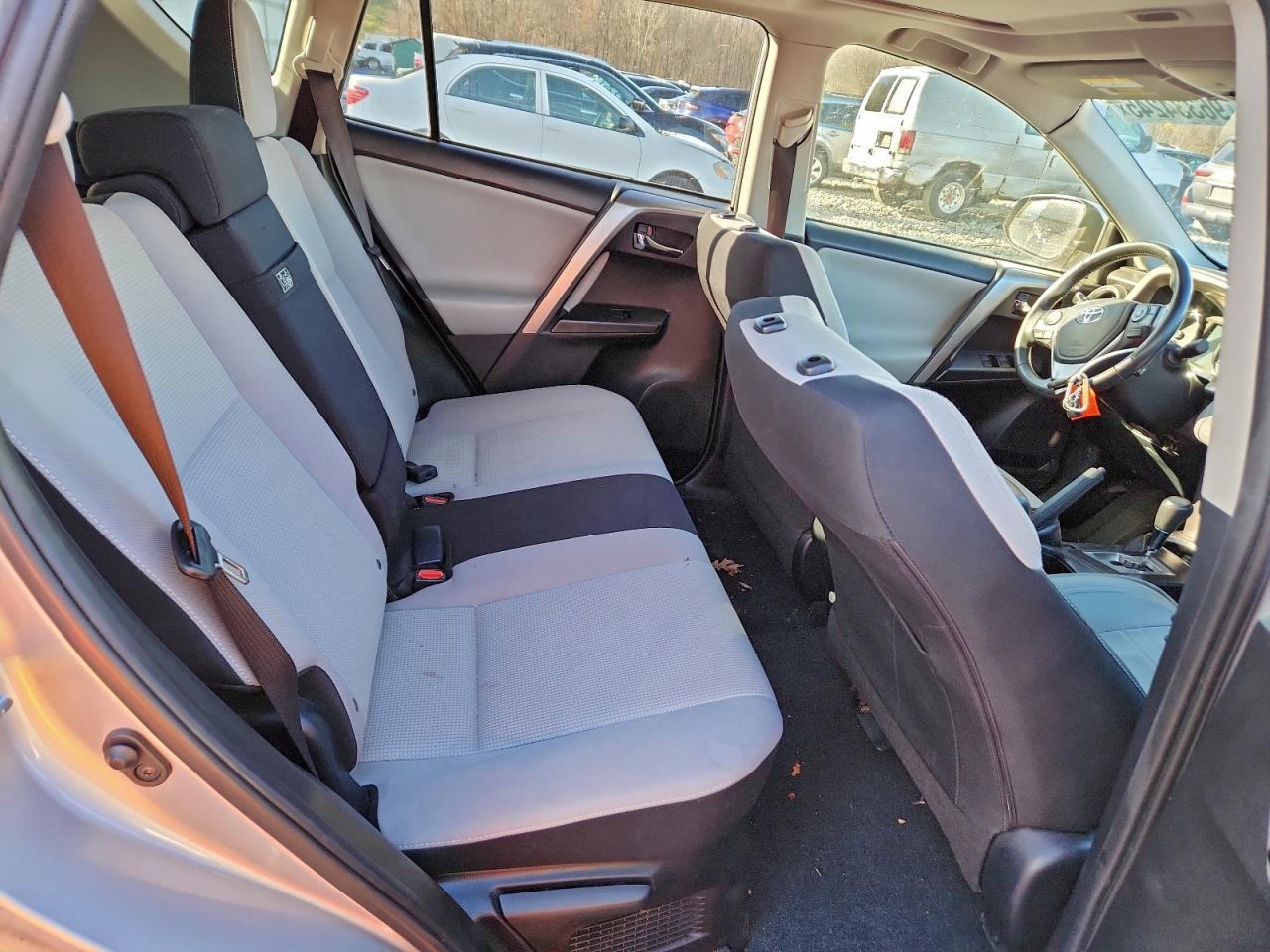 2017 TOYOTA RAV4 HV LE photo 10