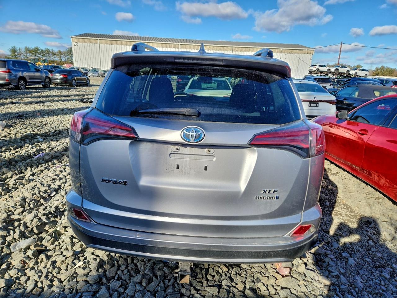 2017 TOYOTA RAV4 HV LE photo 6
