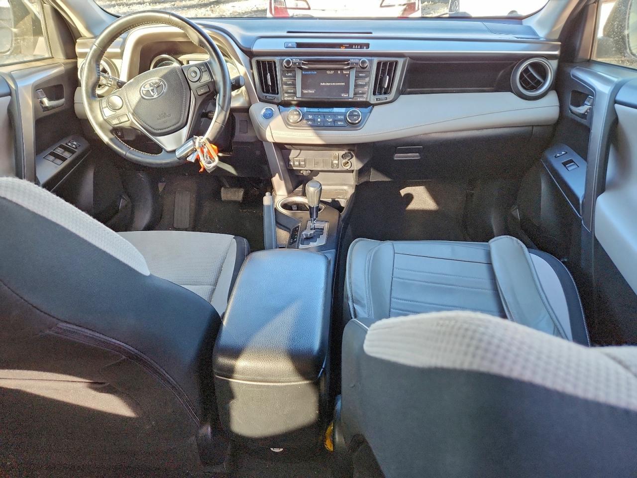 2017 TOYOTA RAV4 HV LE photo 8