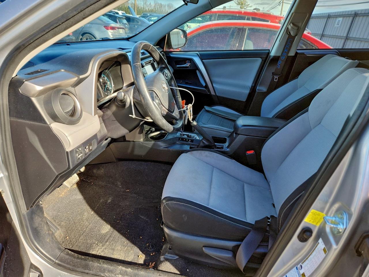2017 TOYOTA RAV4 HV LE photo 7