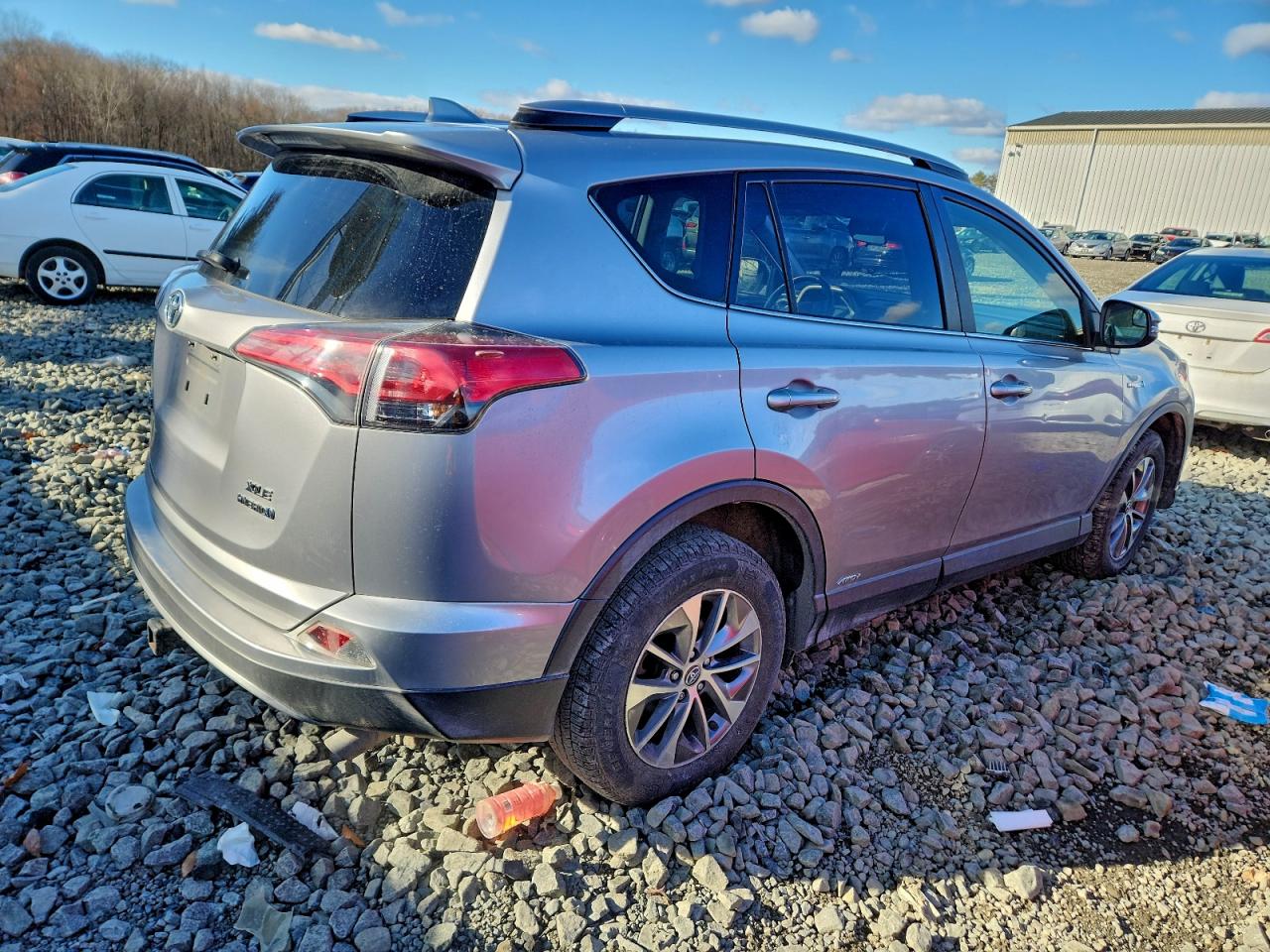 2017 TOYOTA RAV4 HV LE photo 3