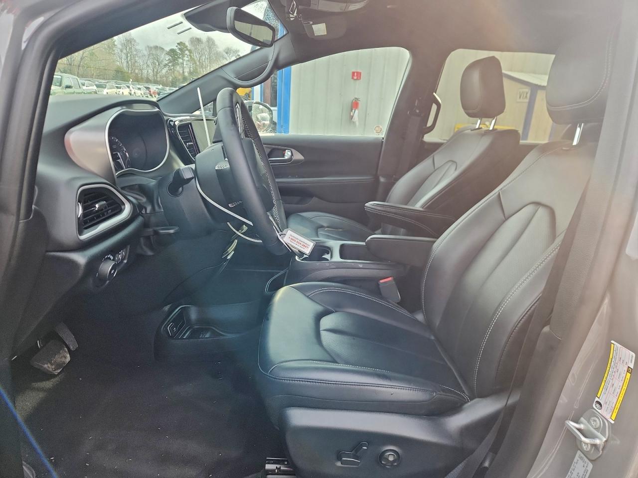 2025 CHRYSLER PACIFICA SELECT photo 7