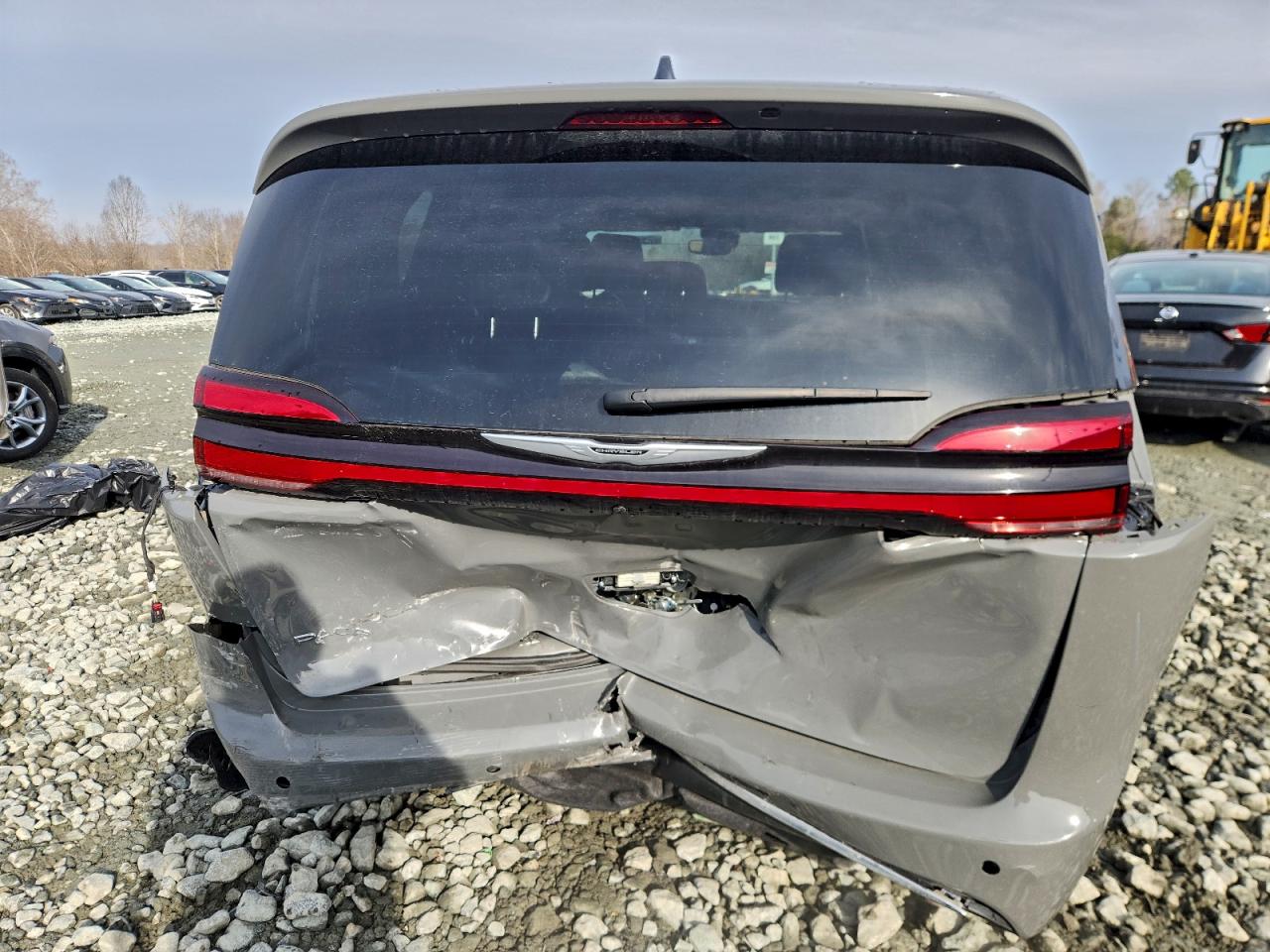 2025 CHRYSLER PACIFICA SELECT photo 6