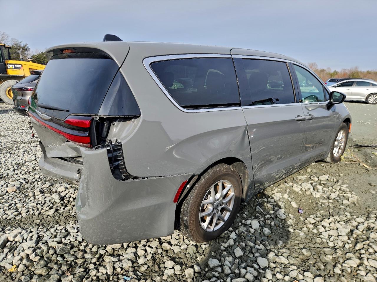 2025 CHRYSLER PACIFICA SELECT photo 3