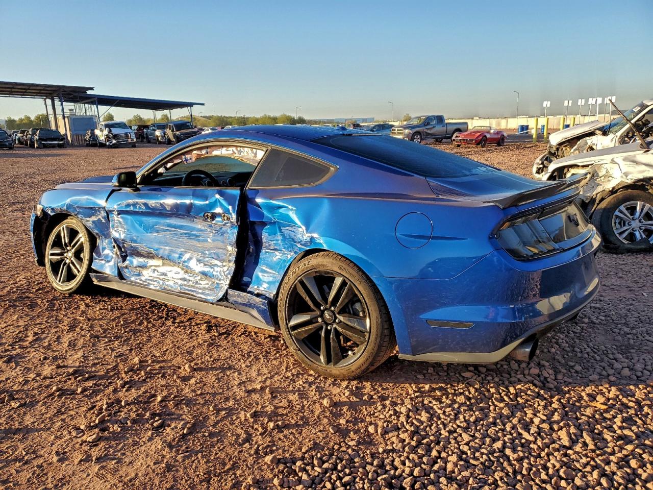 2017 FORD MUSTANG photo 3