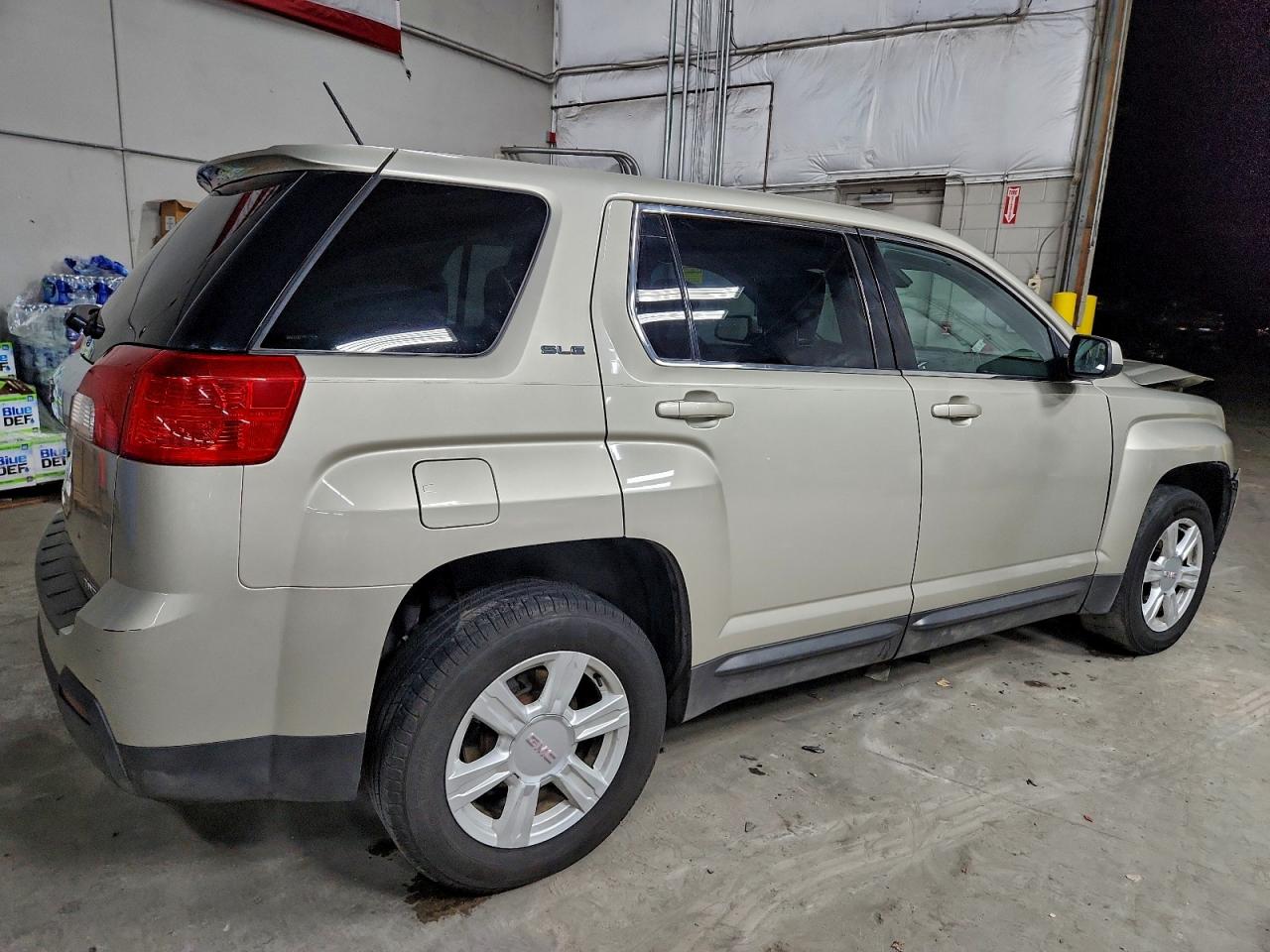 2015 GMC TERRAIN SLE photo 3