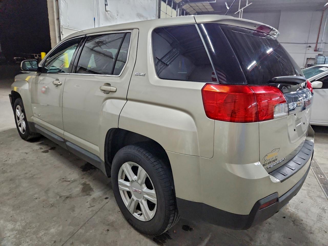 2015 GMC TERRAIN SLE photo 2