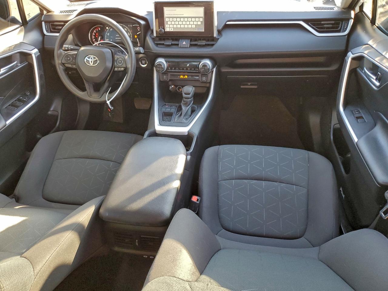 2024 TOYOTA RAV4 XLE photo 15