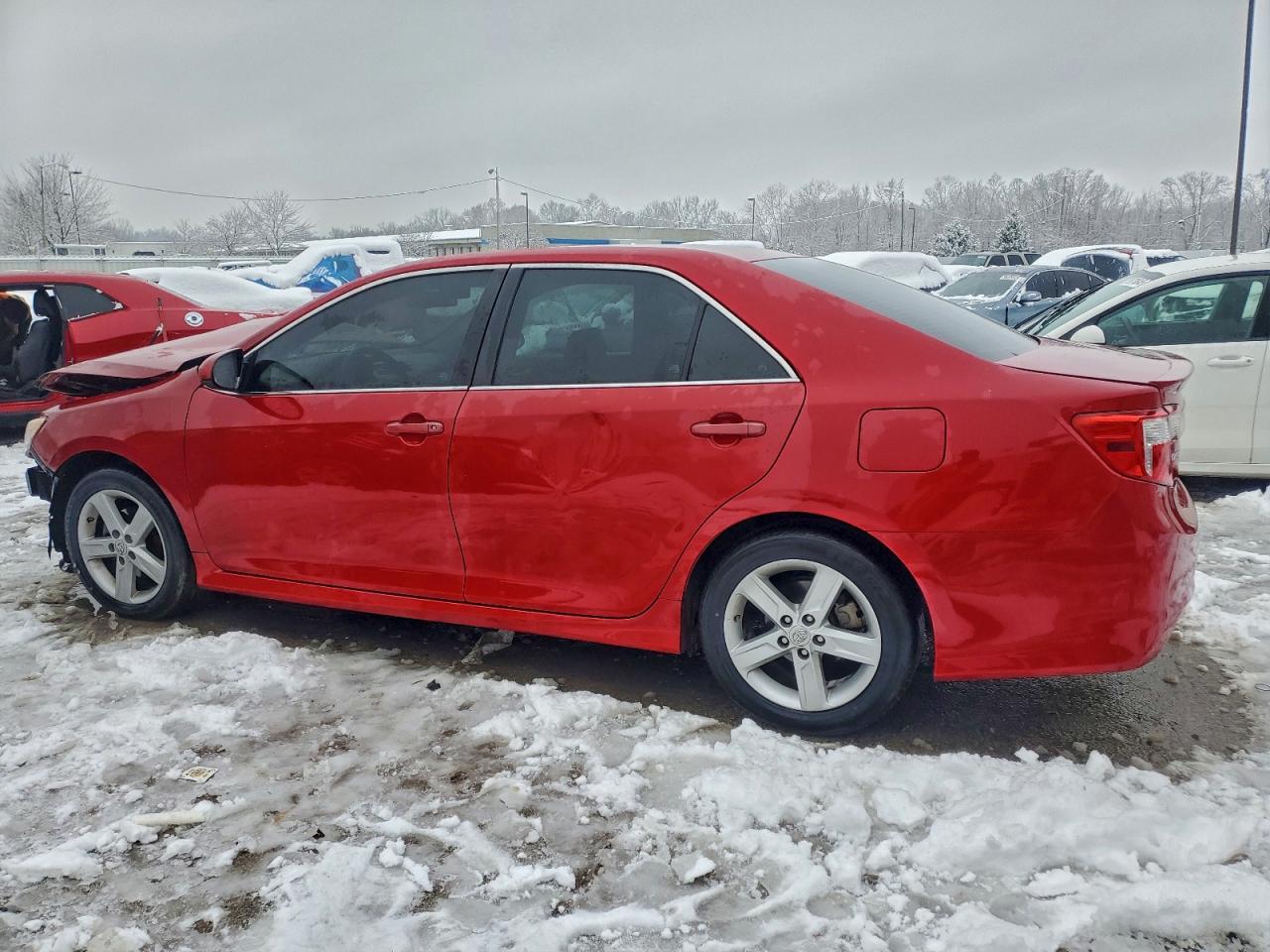 2014 TOYOTA CAMRY SE photo 3