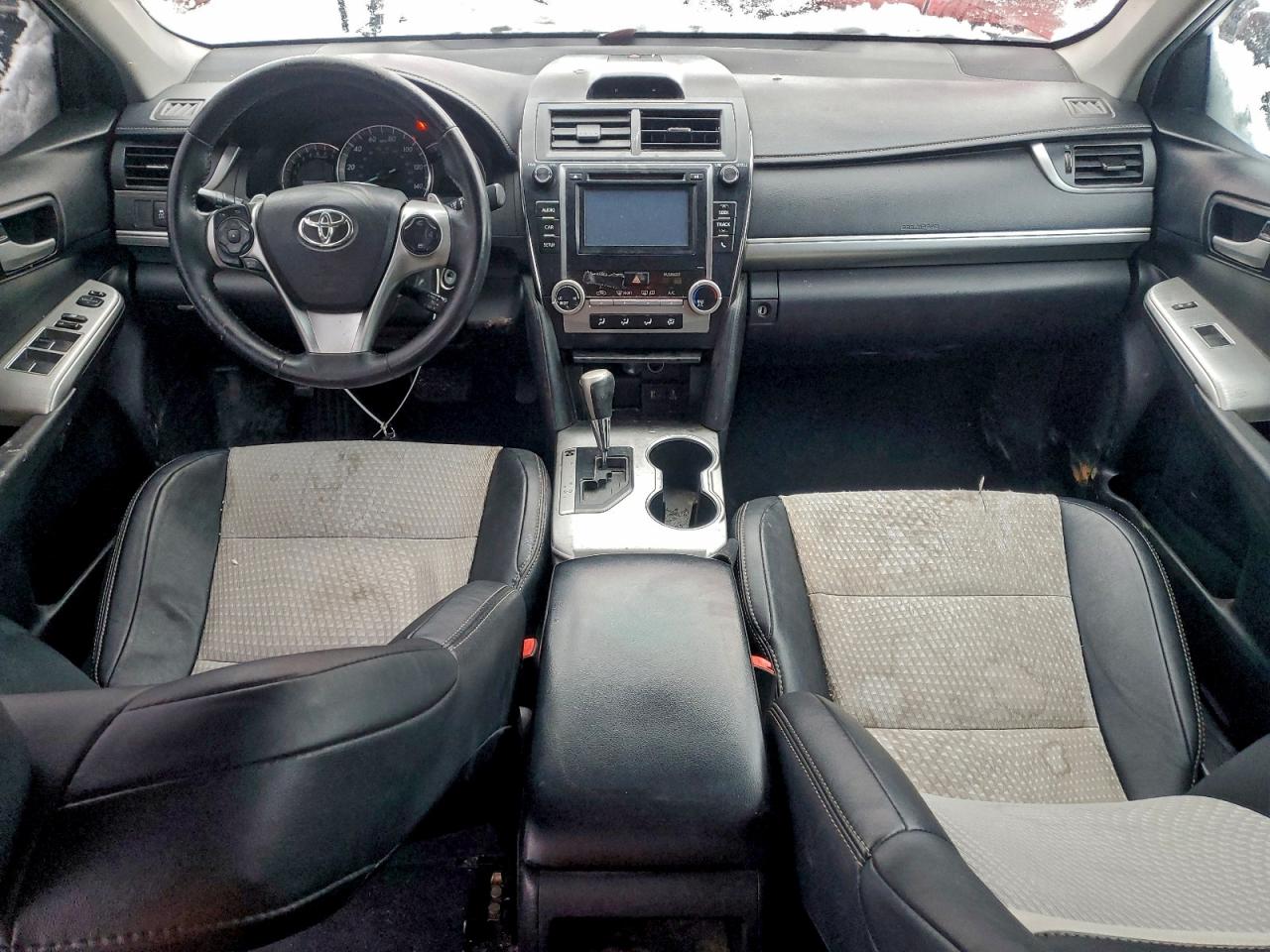 2014 TOYOTA CAMRY SE photo 15