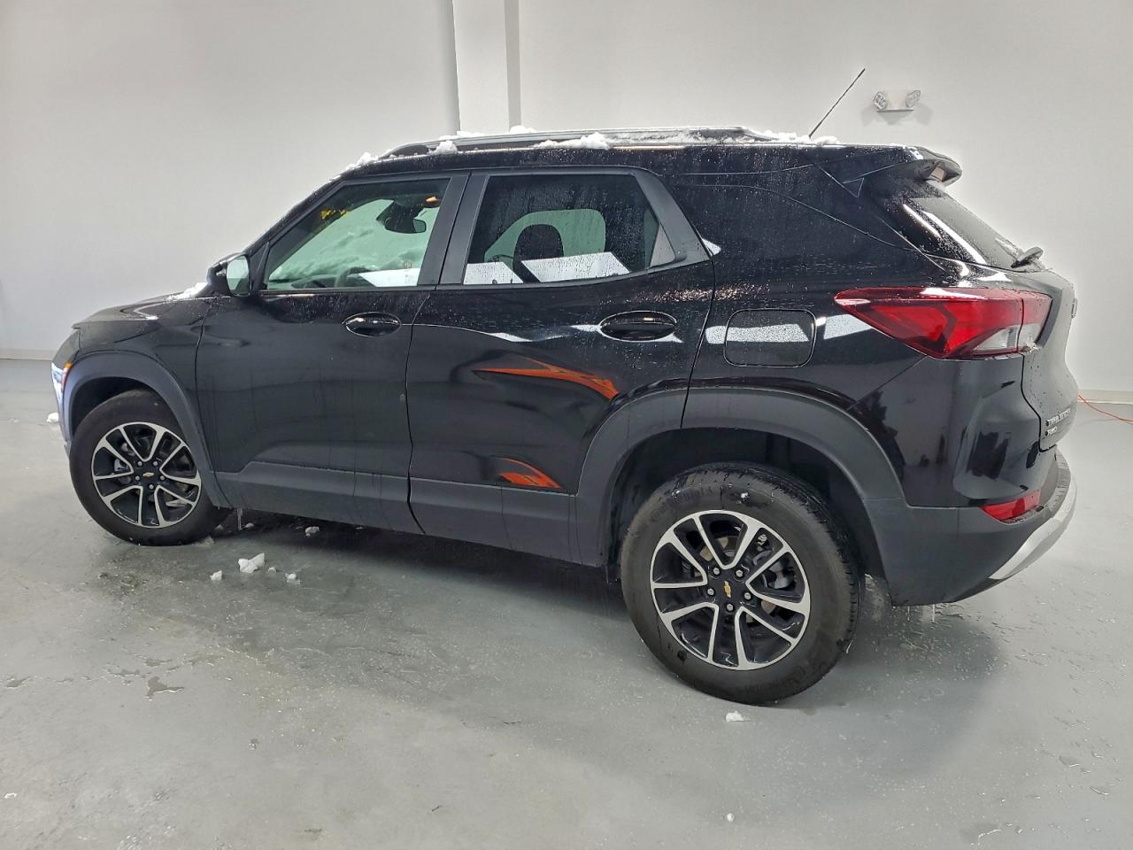 2025 CHEVROLET TRAILBLAZER LT photo 2