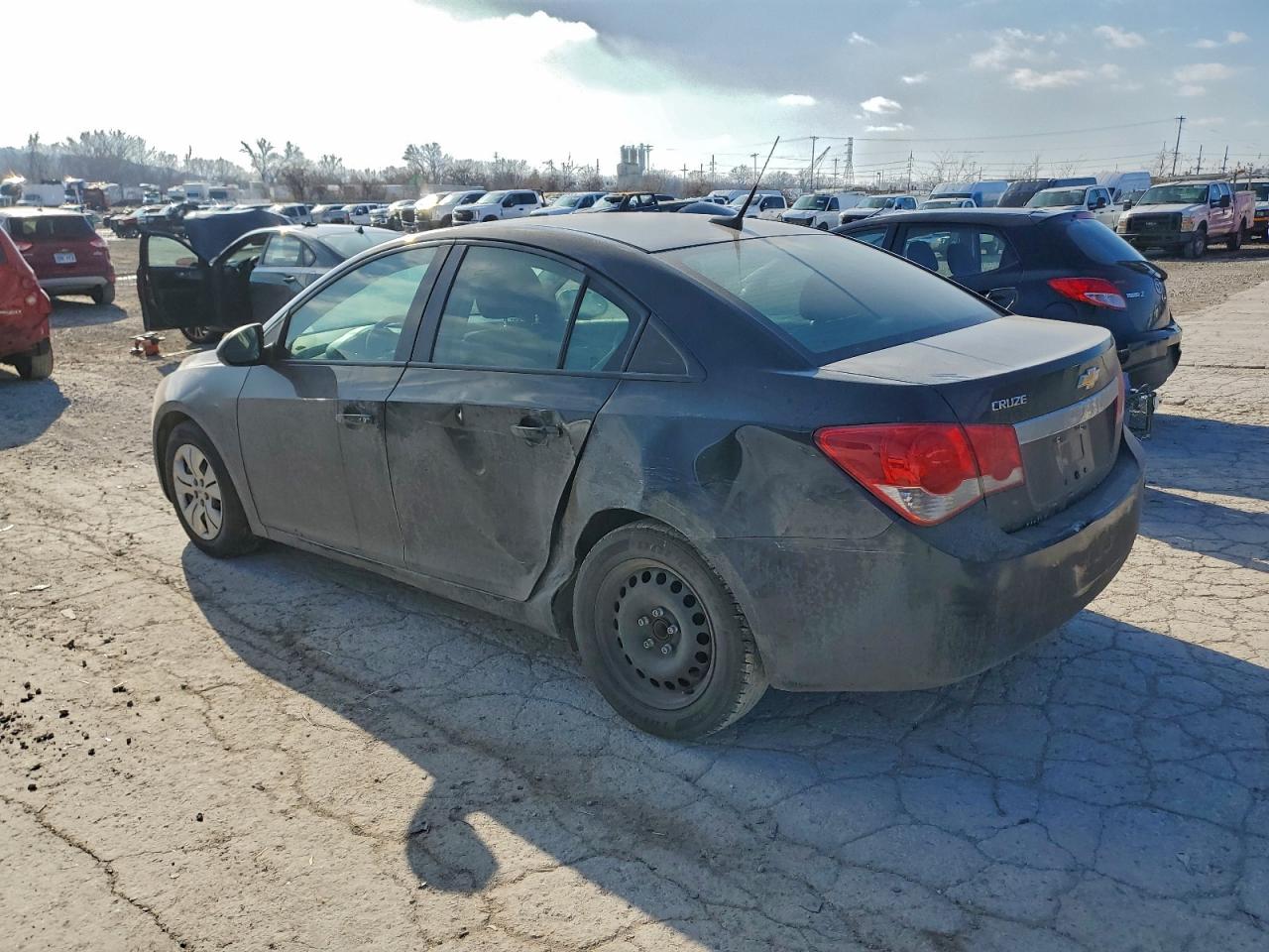 2014 CHEVROLET CRUZE LS photo 2