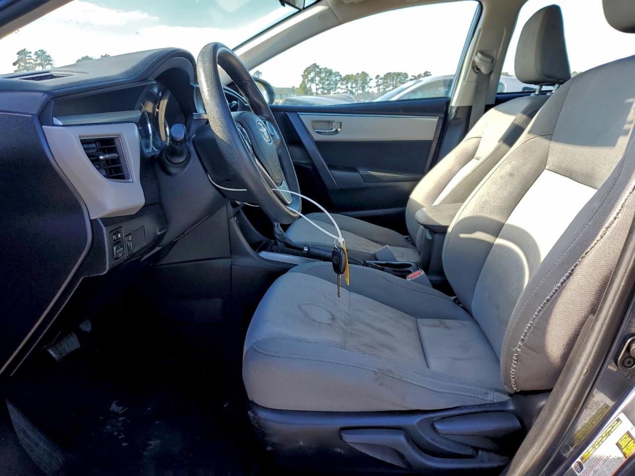 2015 TOYOTA COROLLA L photo 7