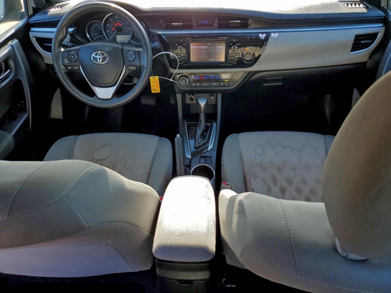 2015 TOYOTA COROLLA L photo 8