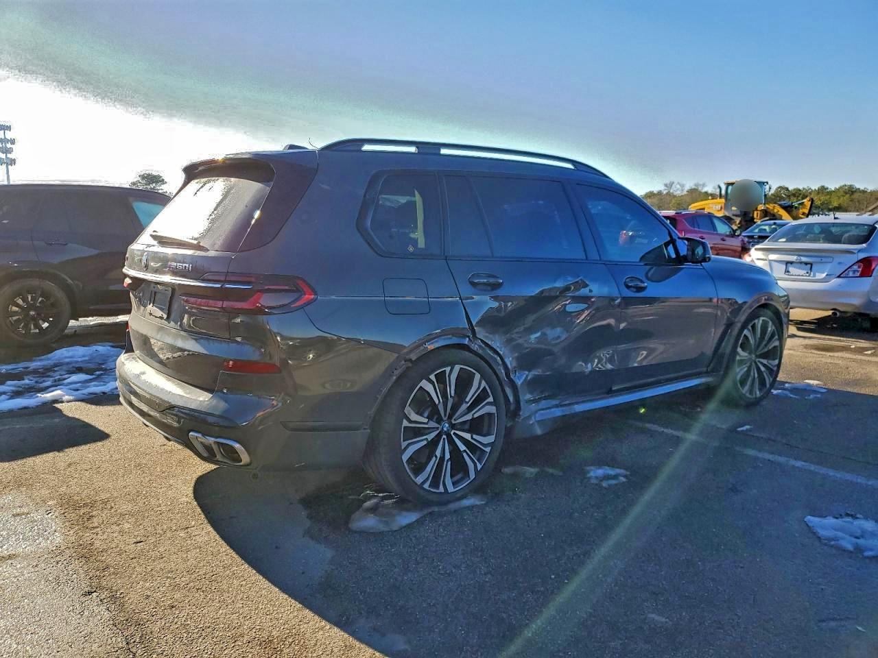 2025 BMW X7 M60I photo 3