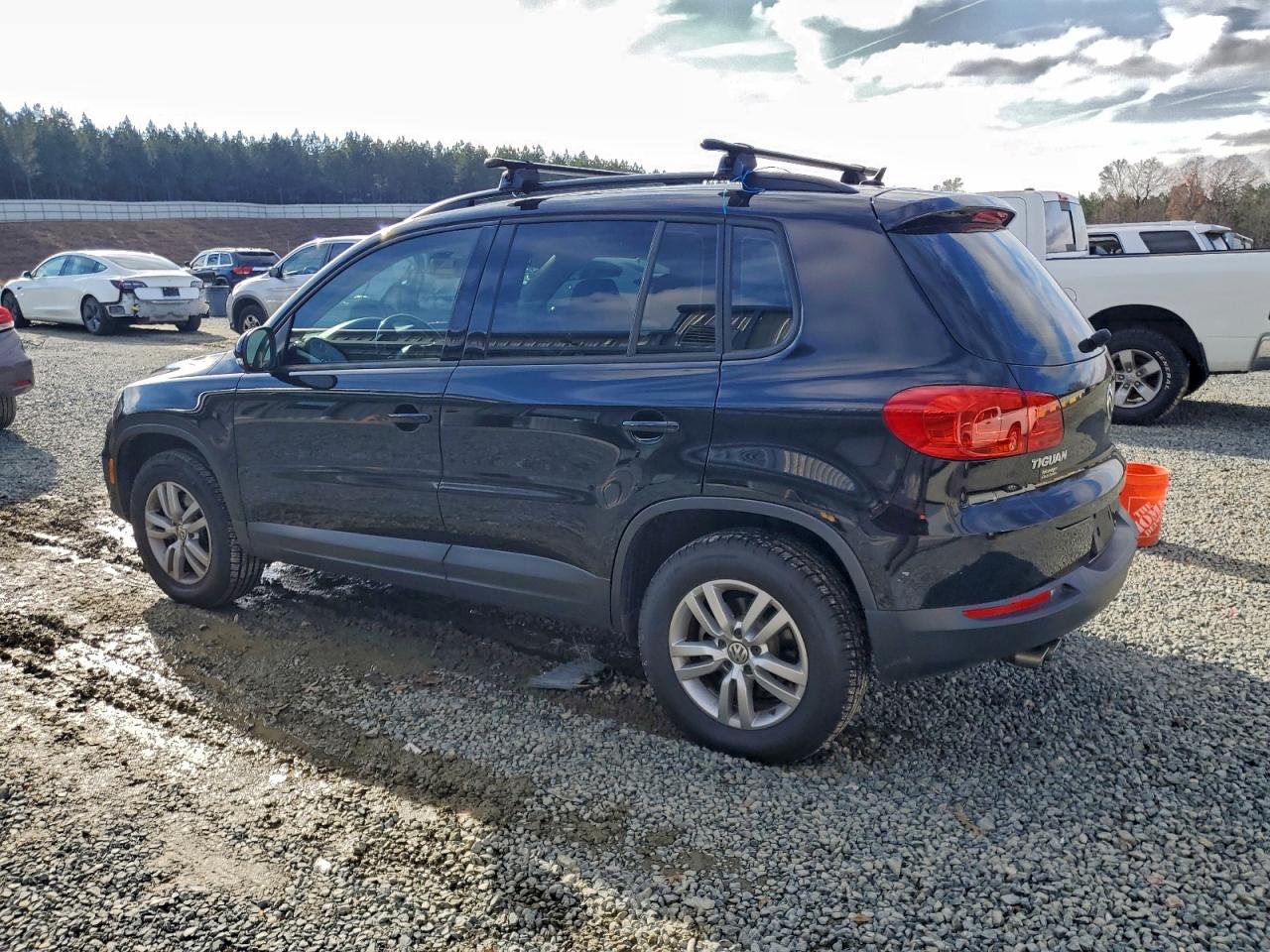2016 VOLKSWAGEN TIGUAN S photo 3