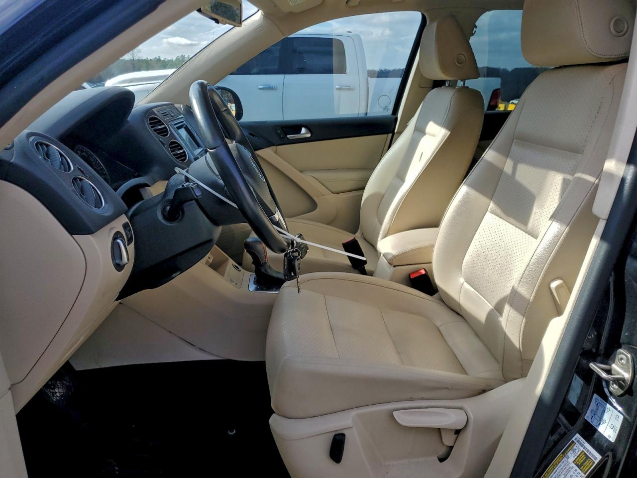 2016 VOLKSWAGEN TIGUAN S photo 13