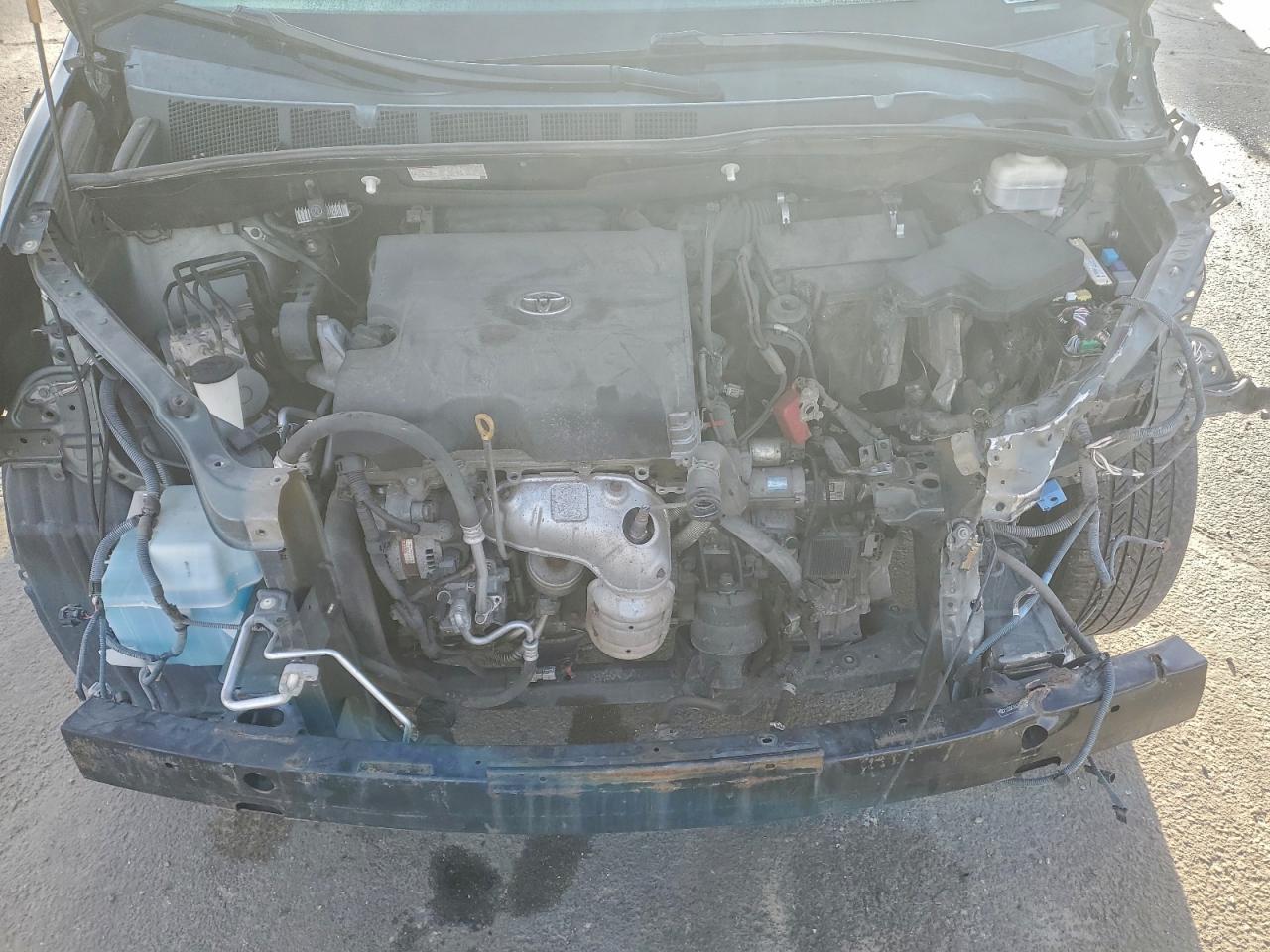 2013 TOYOTA SIENNA XLE photo 23