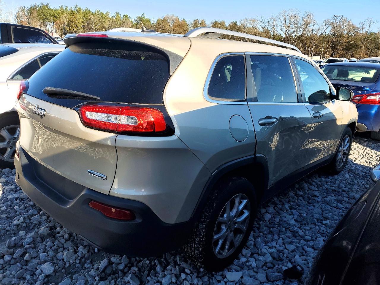 2015 JEEP CHEROKEE LATITUDE photo 3