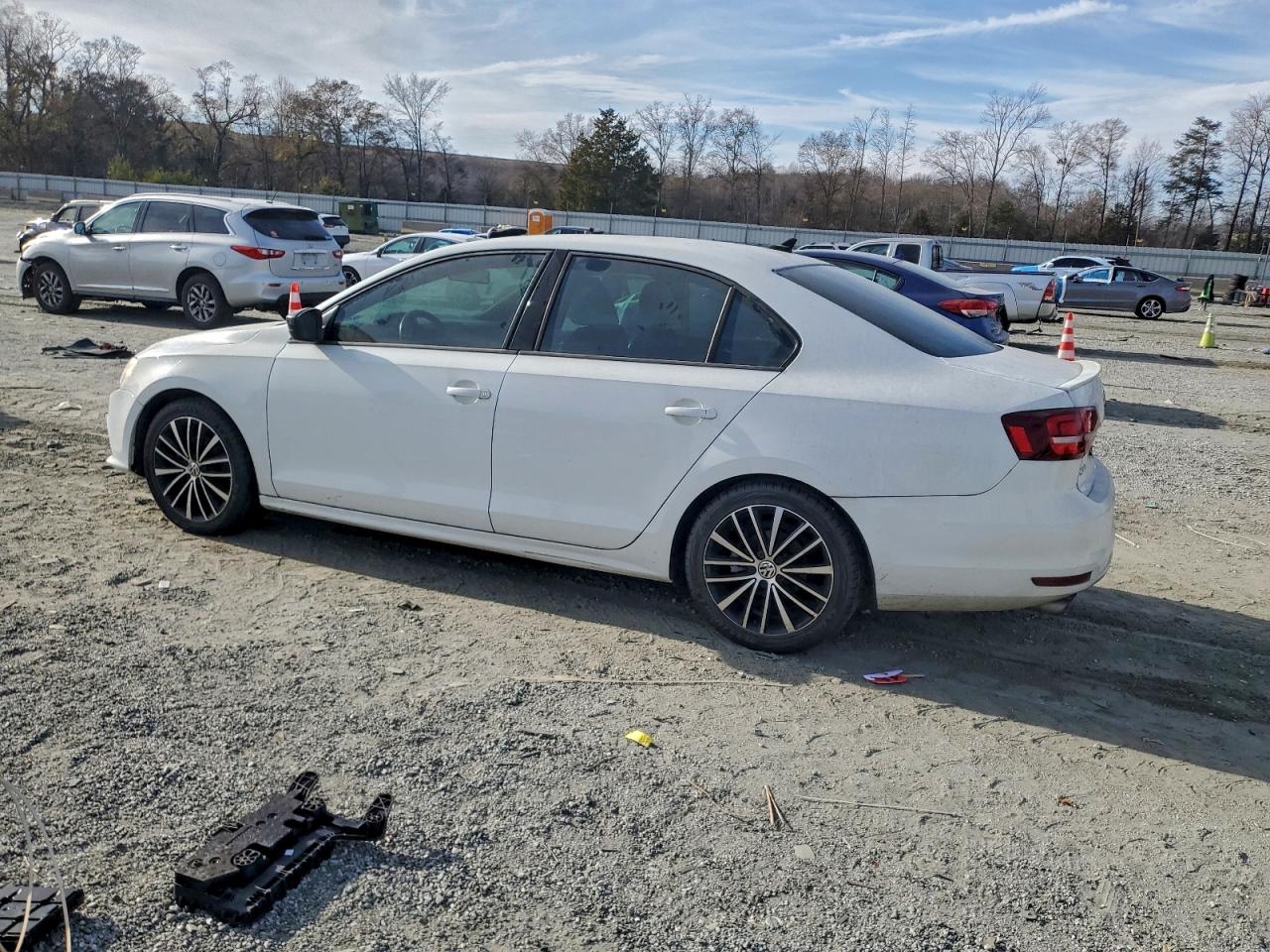 2016 VOLKSWAGEN JETTA SPORT photo 2