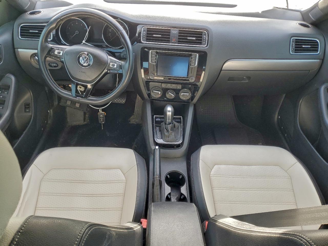 2016 VOLKSWAGEN JETTA SPORT photo 8