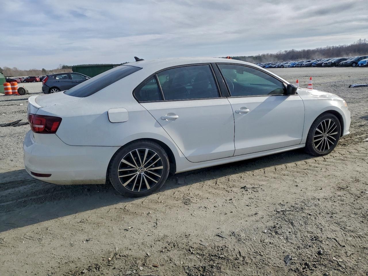 2016 VOLKSWAGEN JETTA SPORT photo 3