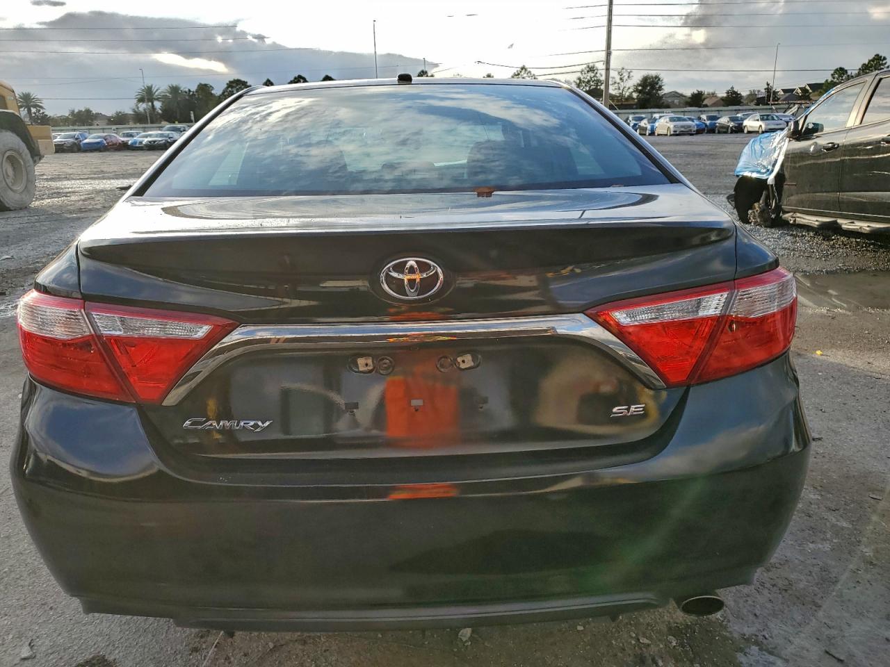 2017 TOYOTA CAMRY LE photo 6