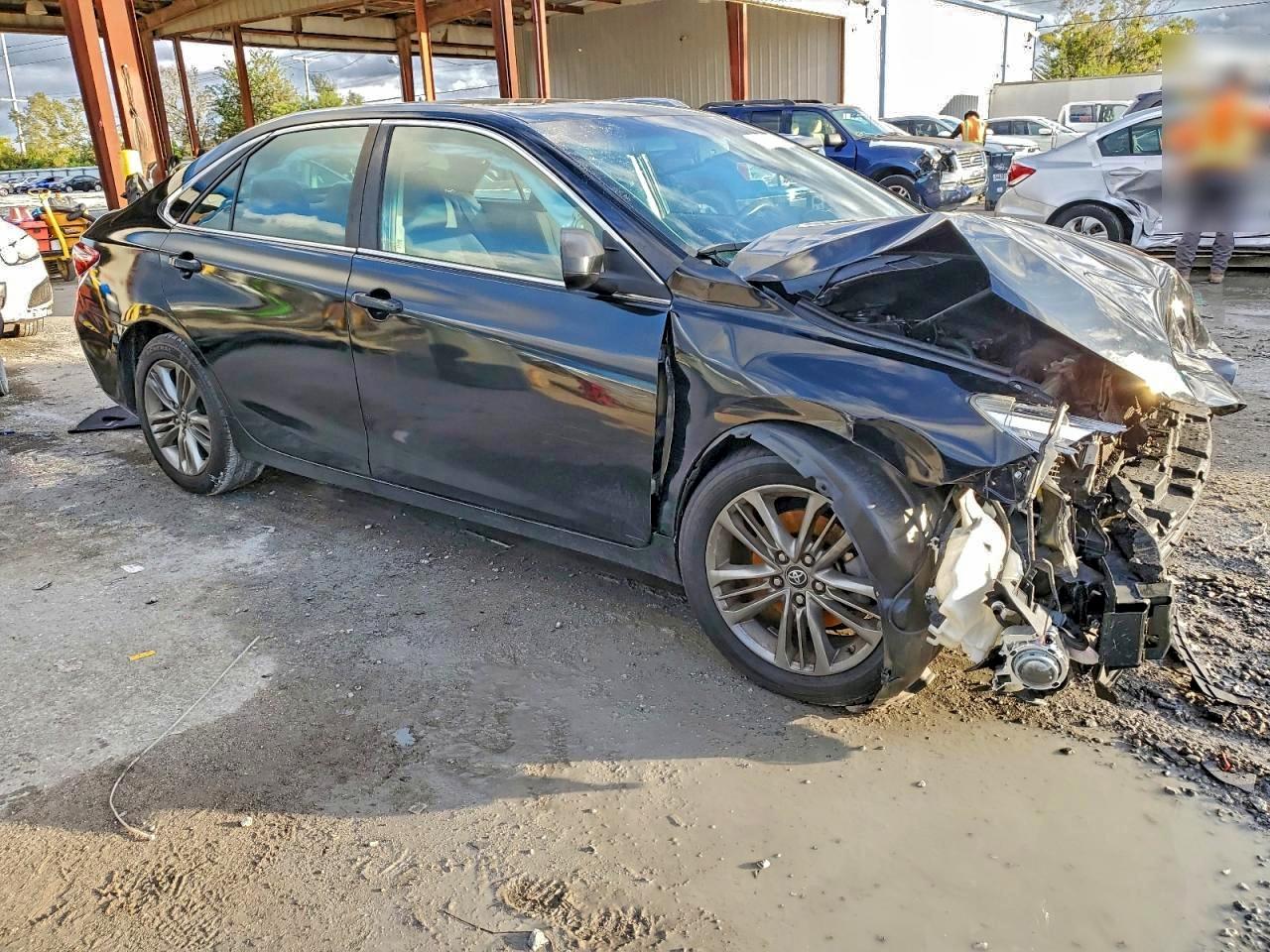 2017 TOYOTA CAMRY LE photo 4